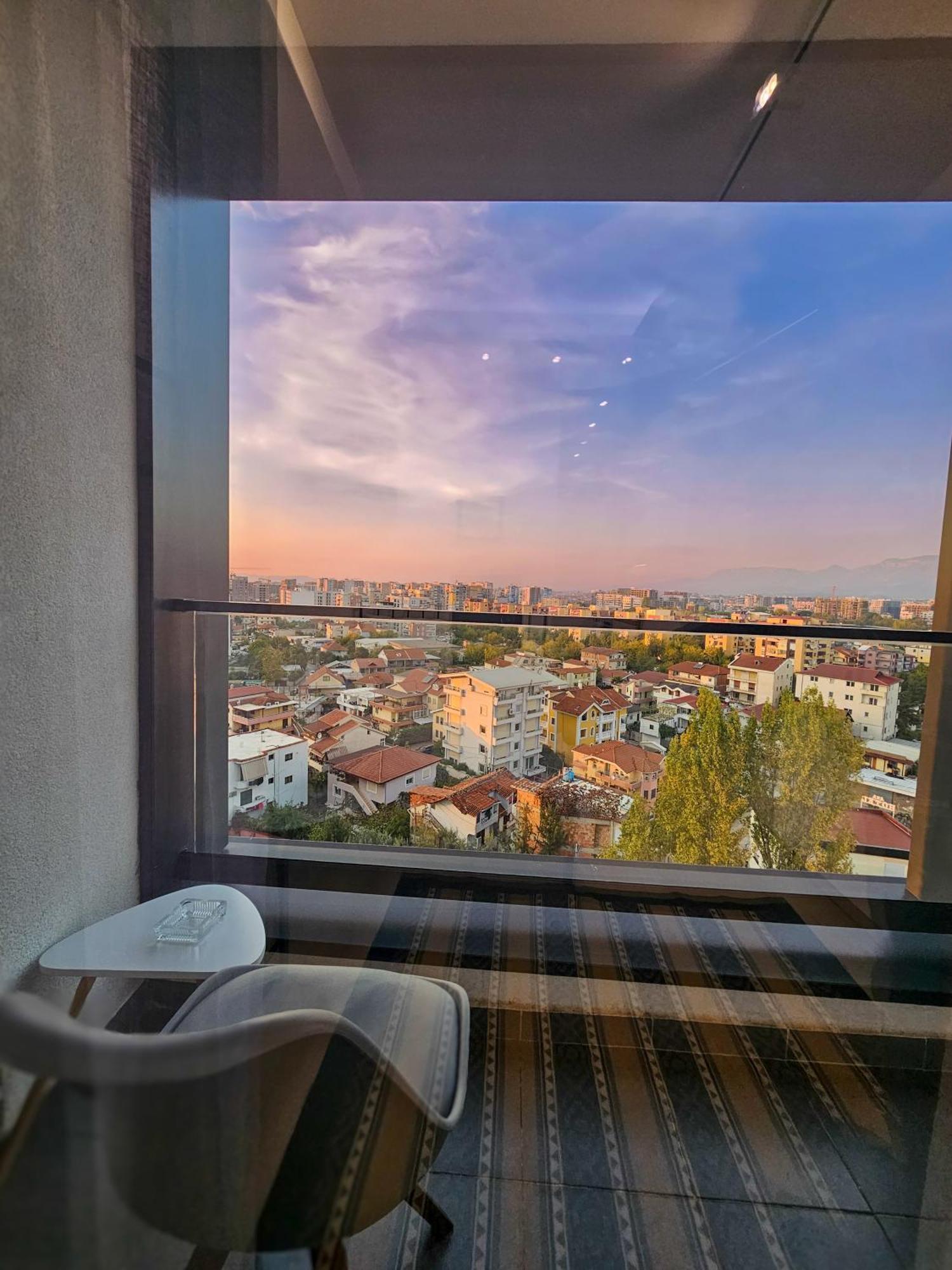 The View Magnet Self Check-in Apartment