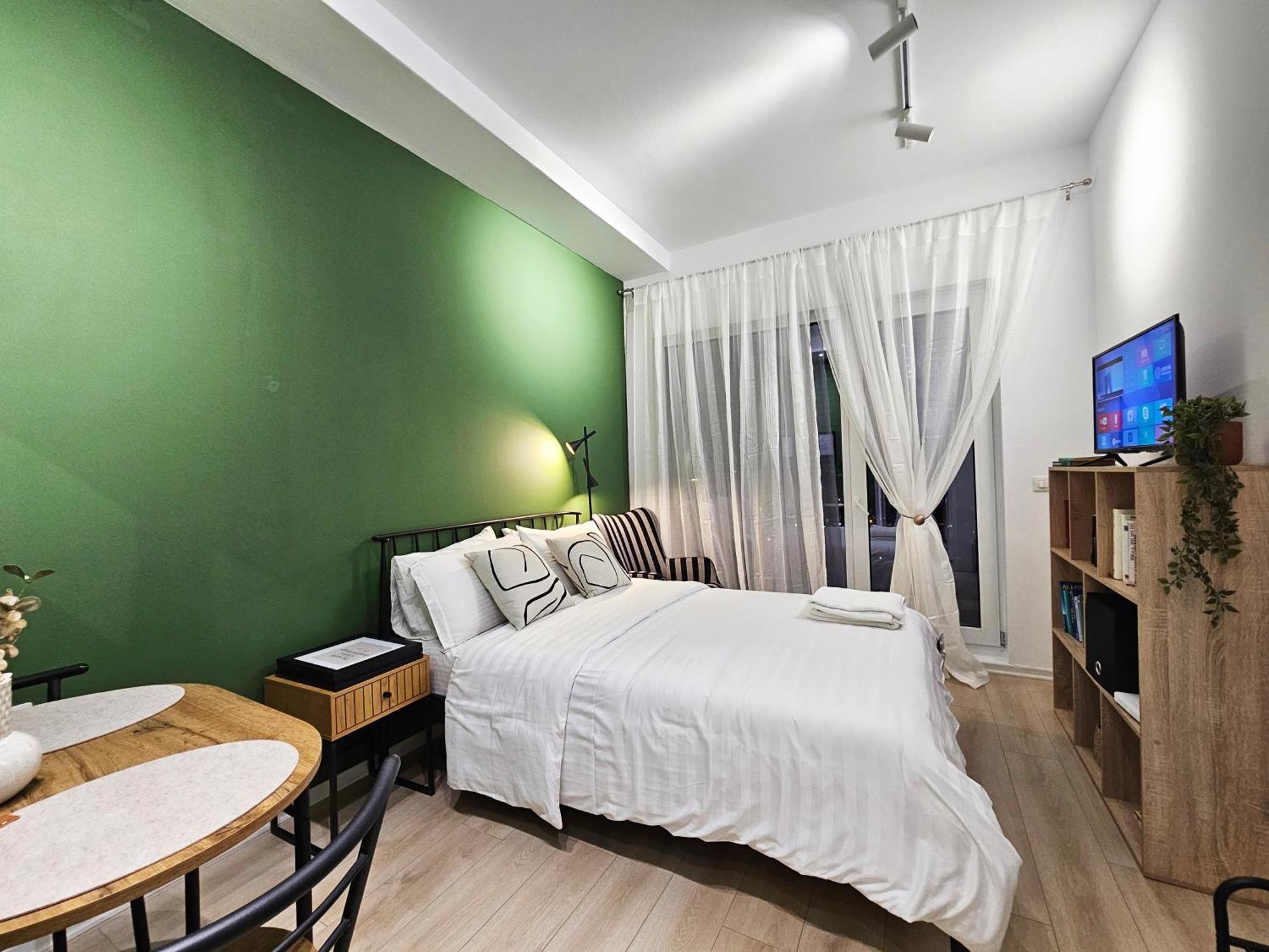 The View Magnet Self Check-in Apartment